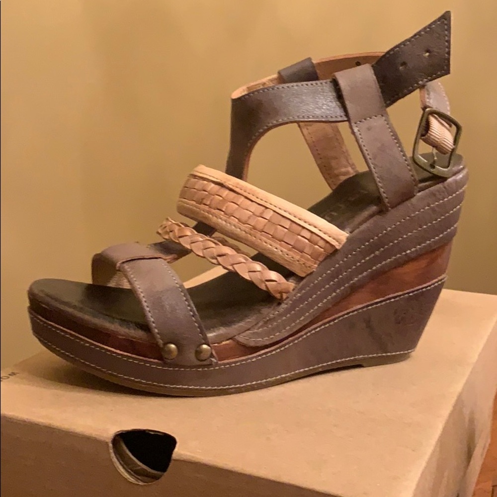 Taupe sandals. Bed|stu.